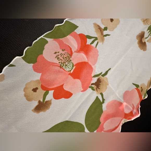 Vintage 1960’s Floral Scarf - Picture 8 of 13
